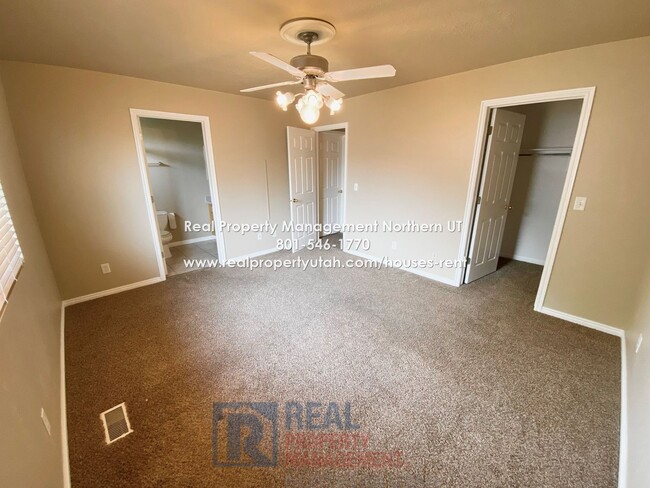 Building Photo - 2-bedroom 2 bath Home in Roy Now Available!!