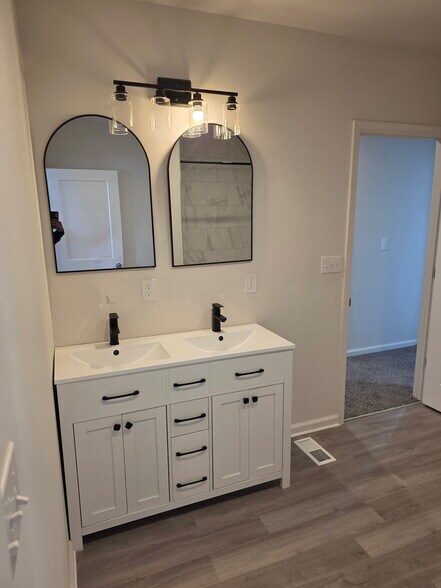 Building Photo - 2927 Oakley Ave