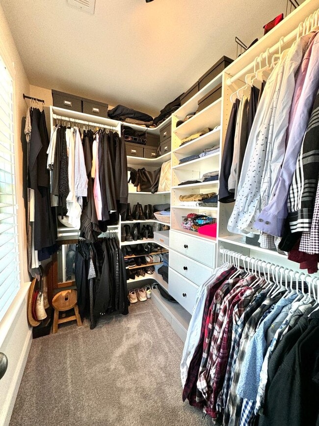 Building Photo - 3 Bedroom, 2.5 Bath Home w/ Fenced Yard and 2 Car Garage