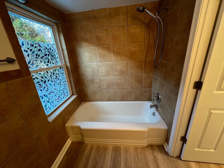 Building Photo - 419 N Market St