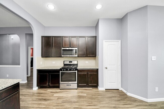 Building Photo - 2335 Spring Hollow Dr