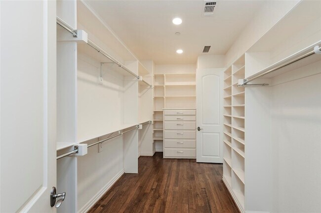Building Photo - 4311 Brookview Dr