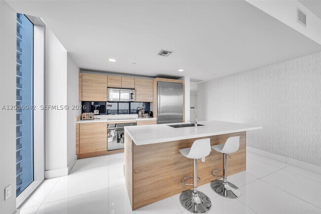Building Photo - 16385 Biscayne Blvd
