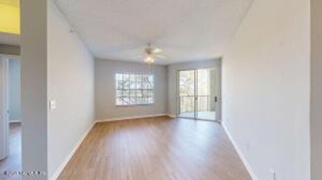 Building Photo - Nice 2 bedroom, 2 bathroom condo in the he...