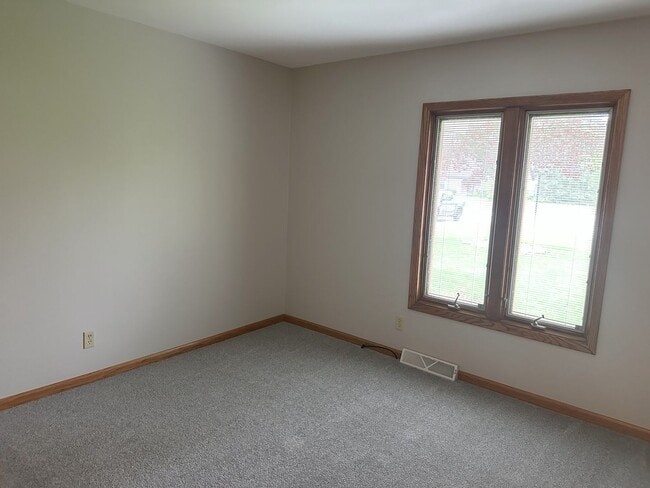 Building Photo - Beautifully Remodeled 3-Bedroom Home with ...