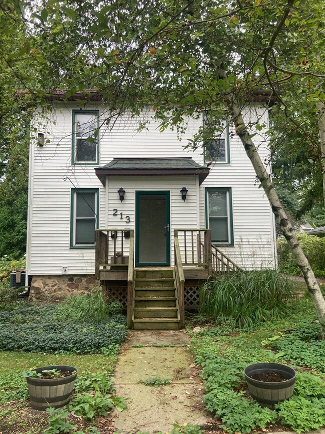 Building Photo - 213 N Church St