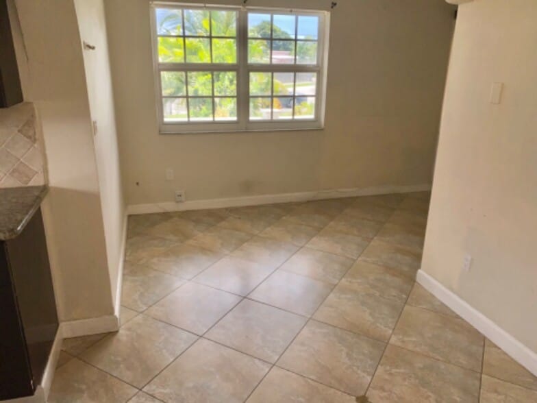 Building Photo - 1430 NE 41st Dr