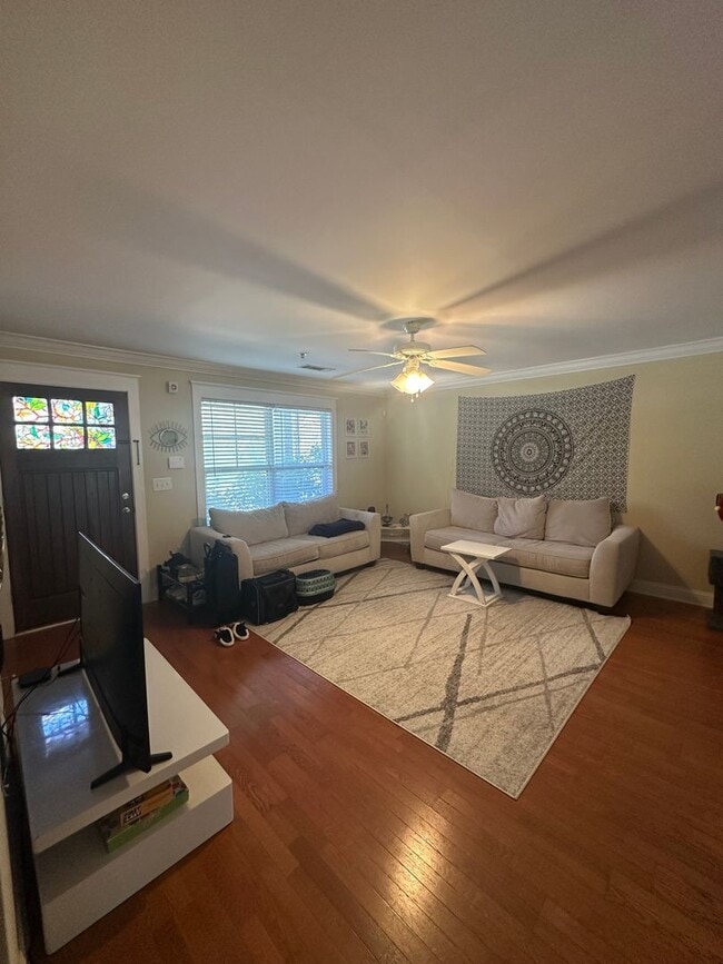 Building Photo - 2 Bedroom 2 Bathroom in gated community of the Summit