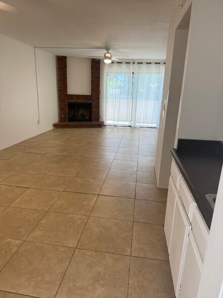 Building Photo - 13959 Victory Blvd