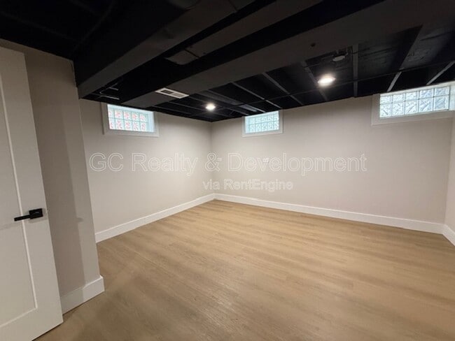 Building Photo - 465 Alexander Blvd