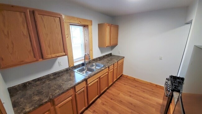 Building Photo - 1679 29th St NE