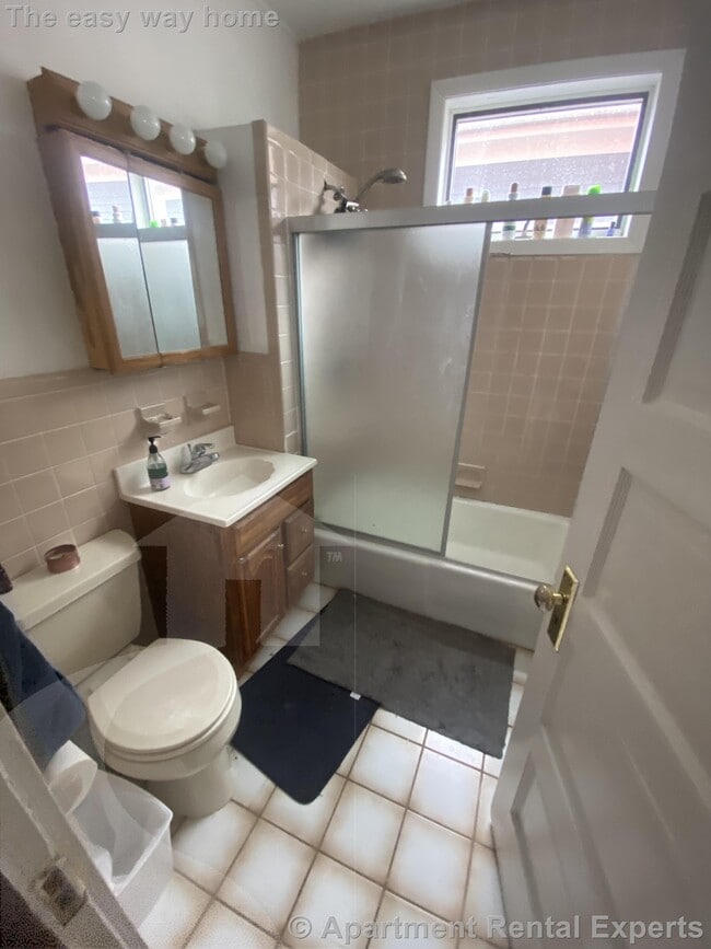 Building Photo - Cambridgeport / Central Square 2 Bedroom -...