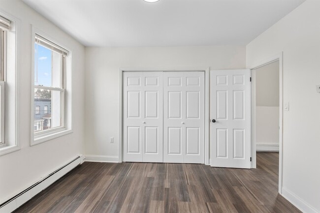 Building Photo - 676 Chestnut St