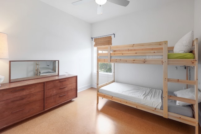 Building Photo - 2817 Sorin St