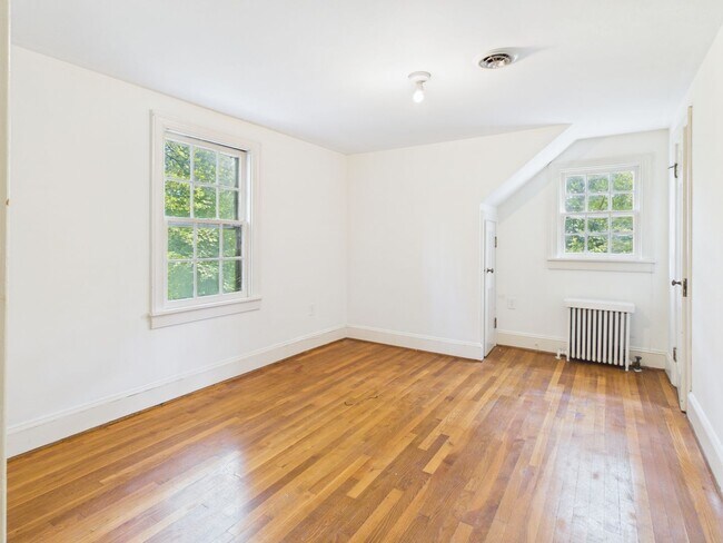 Building Photo - 2253 Brookwood Rd