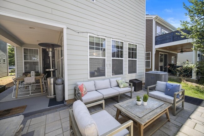 Building Photo - 2435 Double Oaks Rd