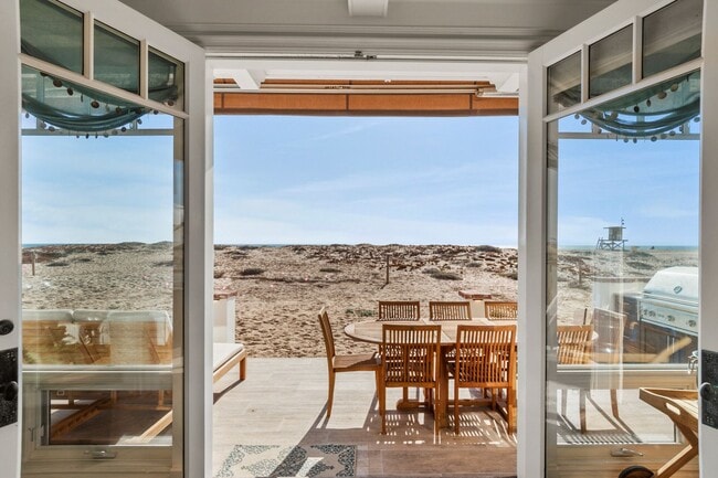 Building Photo - 1514 E Oceanfront