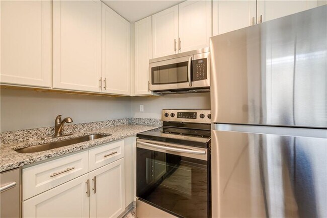 Building Photo - 880 St Charles Ave NE