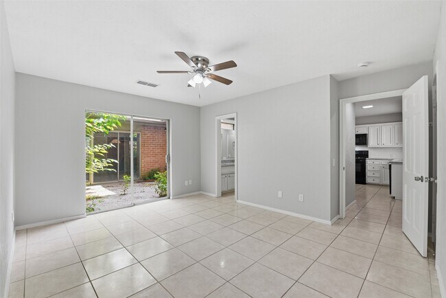 Building Photo - 4702 N Cashel Cir