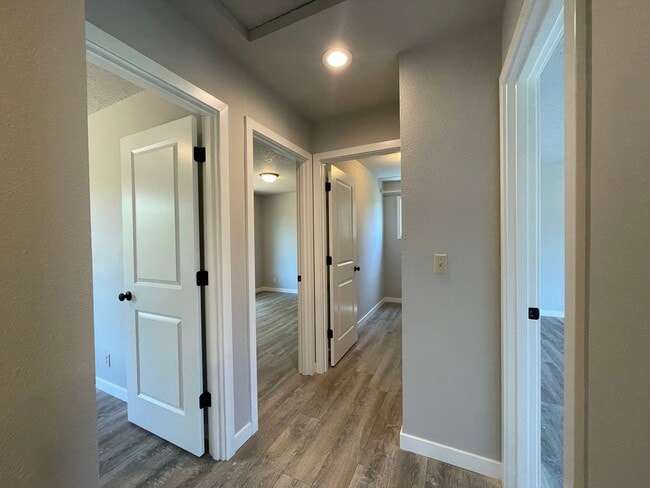 Building Photo - 27 Acres of Private Valley Remodeled Home In Damascus 3Bd/3Ba with Basement!!! Beautiful Deck wit...