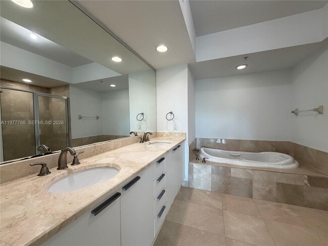 Building Photo - 15051 Royal Oaks Ln