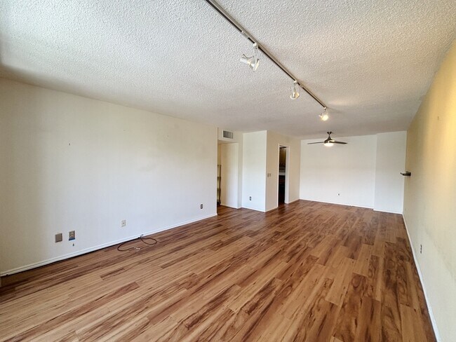 Building Photo - 710 E 200 S