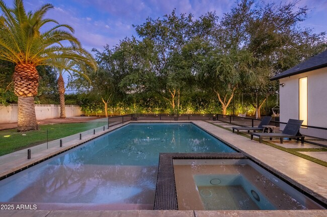 Building Photo - 4421 E Earll Dr