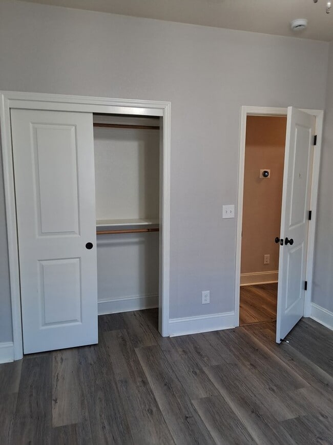 Building Photo - 4 bed / 2 bath with outdoor entertaining area