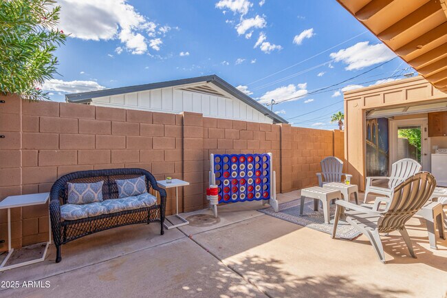 Building Photo - 8208 E Weldon Ave