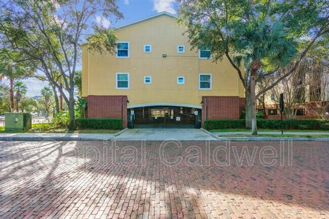 Building Photo - 2010 E Palm Ave