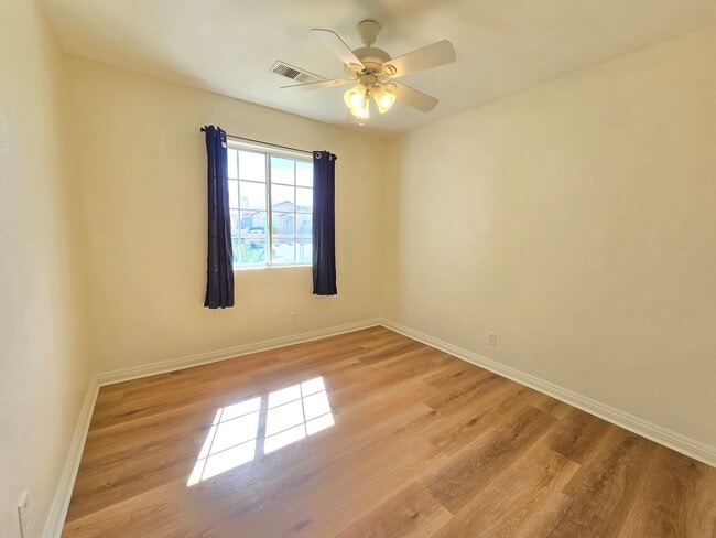 Building Photo - 4 bedroom / 2 bathroom / Open Floor Plan House/ New Vinyl Flooring throughout the house