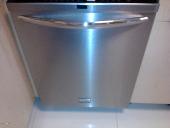 Building Photo - 1302 E Maryland Ave