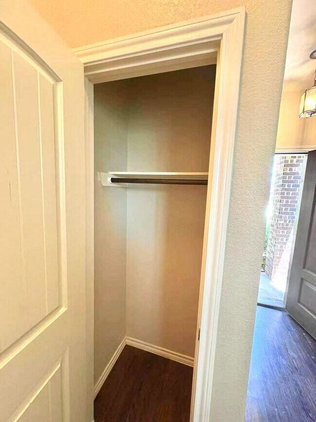 Building Photo - Cozy and well-kept 4 beds rental home in Houston