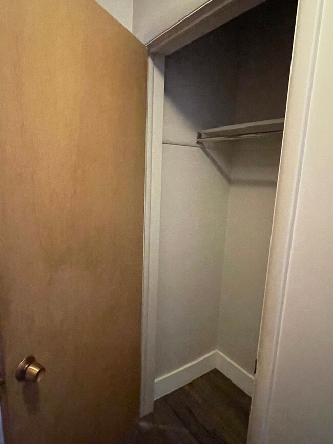 Building Photo - STUDENTS WELCOME! Sprawling Ranch Style 3 Bedroom 3 Bath Home w/ finished basement in Midtown For...