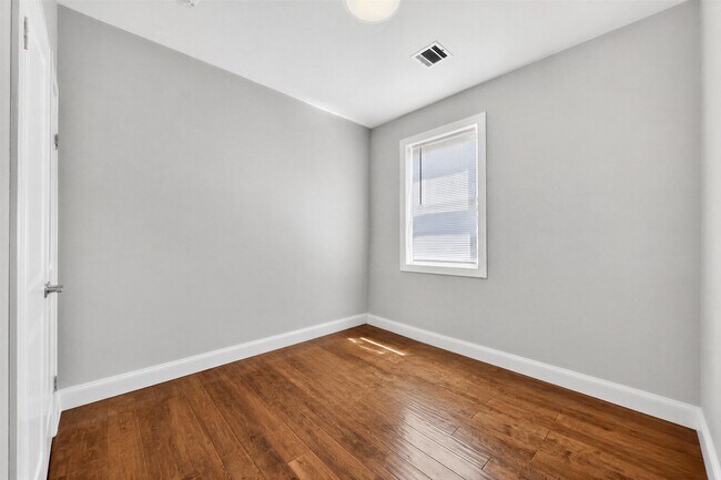 Building Photo - 1432 46th St