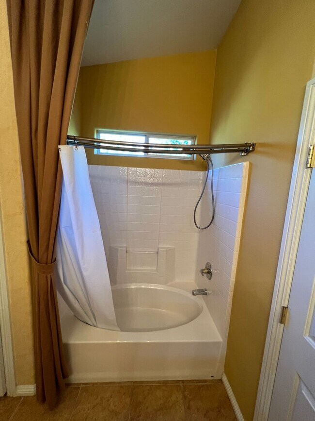 Building Photo - Coming Soon!!! 8-1-25 Great former model h...