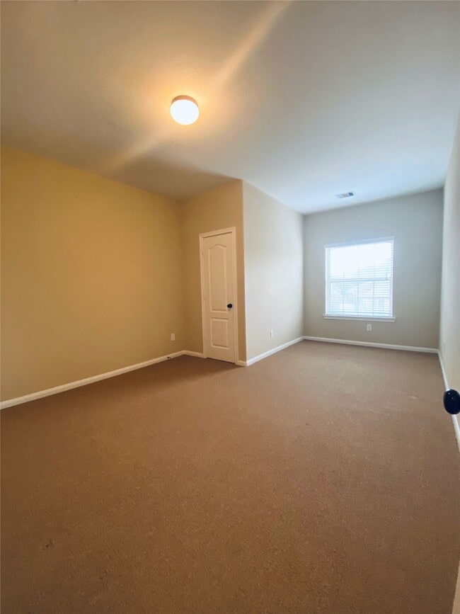 Building Photo - 15 Sagamore Ridge Pl