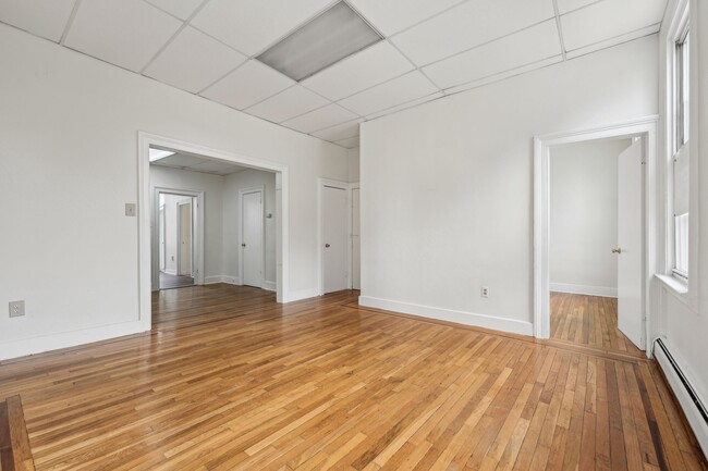 Building Photo - 570 Newark Ave