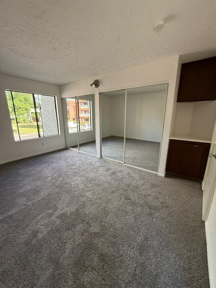 Building Photo - 1010 E Washington Ave