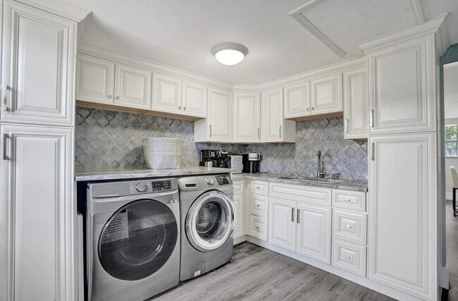 Building Photo - 502 Rambling Dr Cir