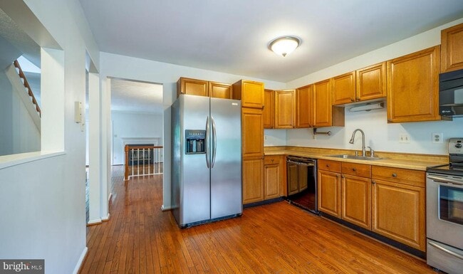 Building Photo - 8501 Blue Bird Woods Ct