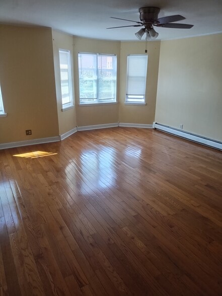 Living room - 367 Ashford St
