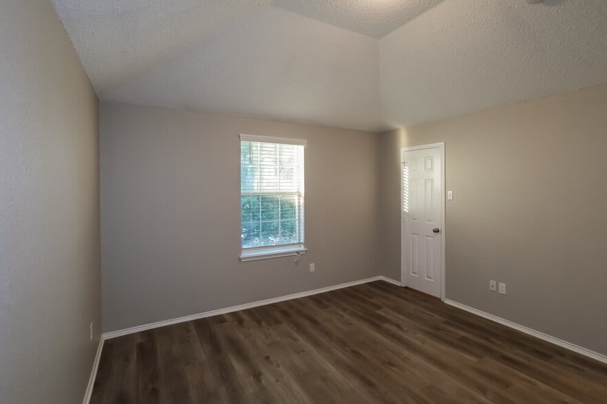 Building Photo - 3405 Star Ranch Ct