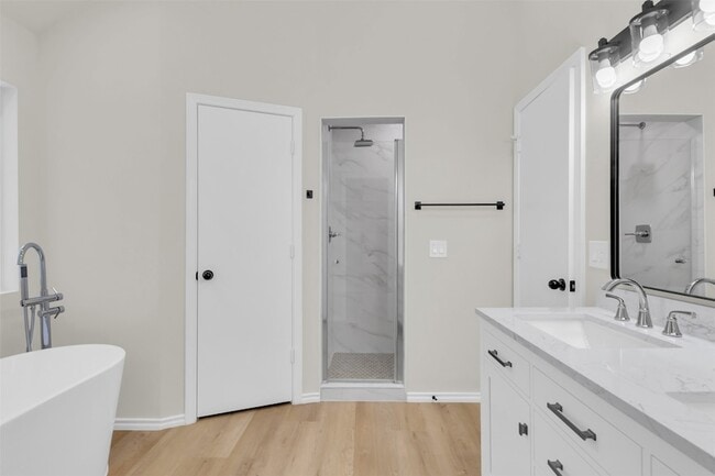 Building Photo - 8691 Pebblebrook Dr