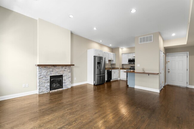 Primary Photo - 95 Webster Ave