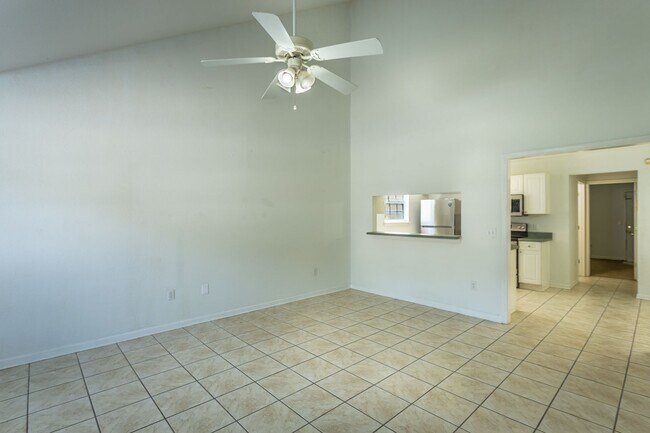 Building Photo - 3 Bedroom 3 Bath Townhouse