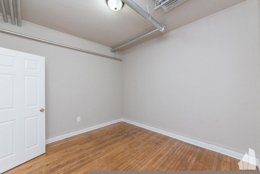 Building Photo - 4255 W Addison St