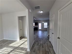 Building Photo - 647 Skye Dr