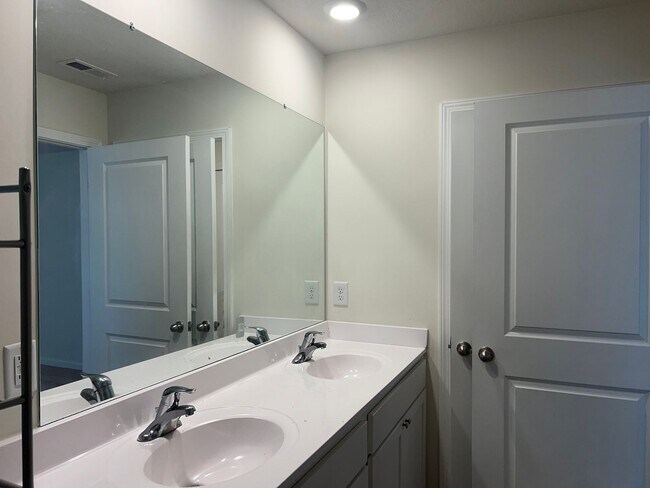 Building Photo - 181 Wanderlust Ct