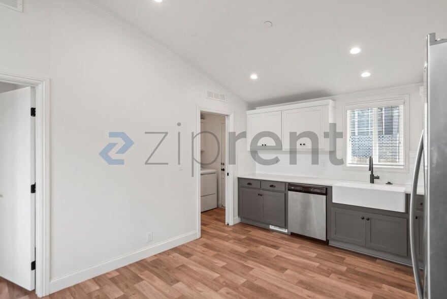 Building Photo - 2838 Romagnolo St